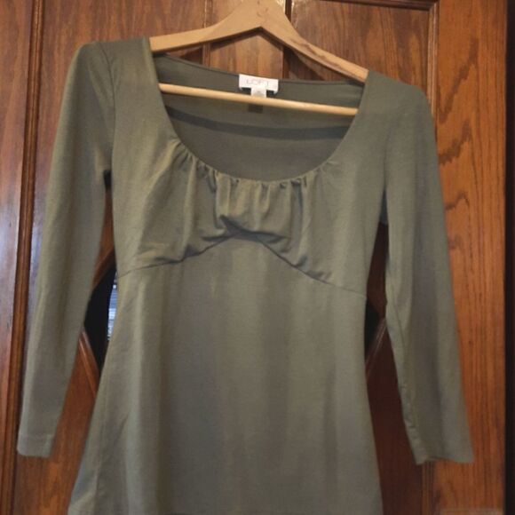LOFT Scoopneck Ruched Long Sleeve Top Green - Picture 1 of 10